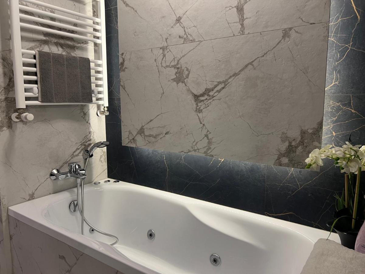 Family&Business Sauna Tężnia Apartments No 20 Leśny nad Zalewem z Balkonem i Parkingiem oraz możliwością wyżywienia - Exclusive New! Kielce Zewnętrze zdjęcie